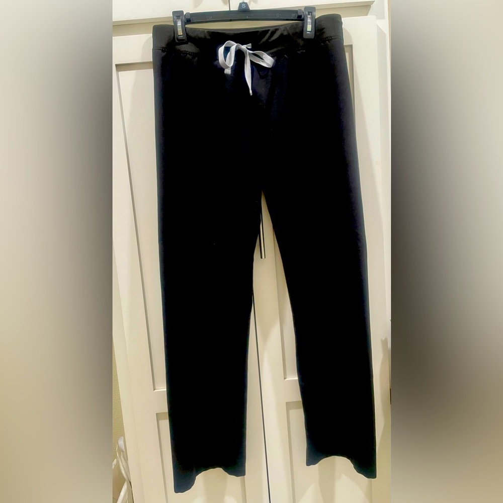Figs Medium Black Scrub Bottoms